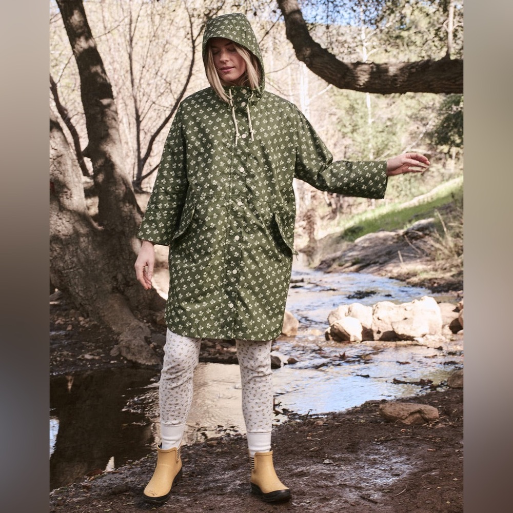 The Great. X Eddie Bauer Rain Coat, Size L, Green and White Clover